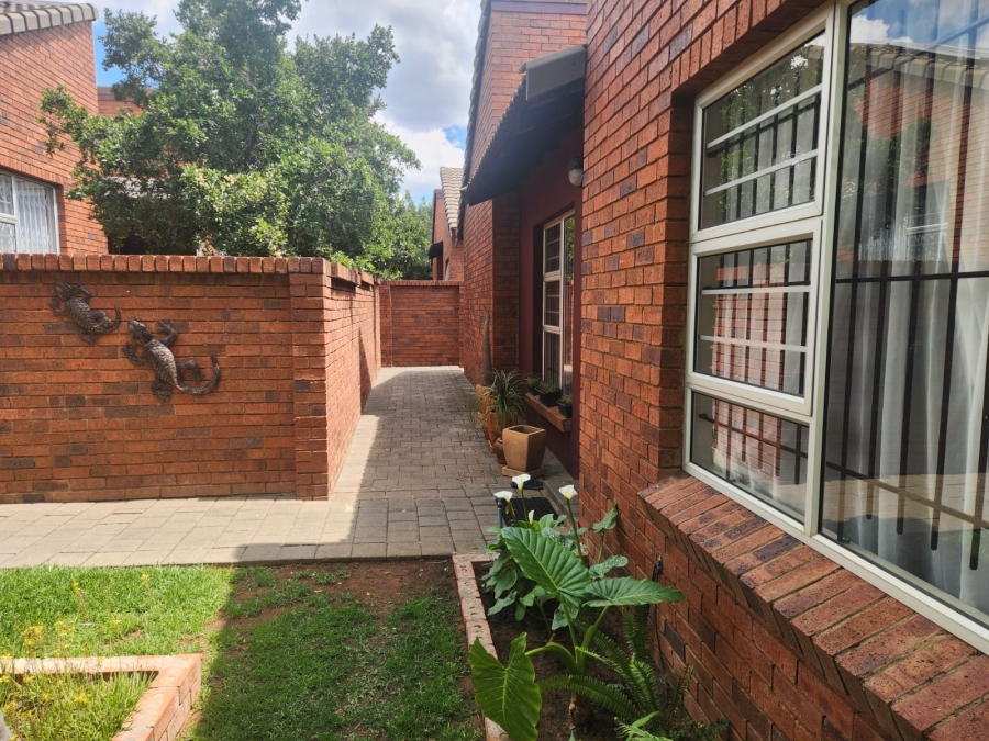 To Let 3 Bedroom Property for Rent in Pentagon Park Free State